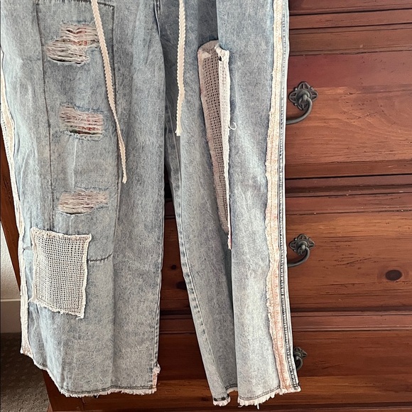 POL Distressed Wide Leg Jeans in Blue And White - Picture 4 of 12